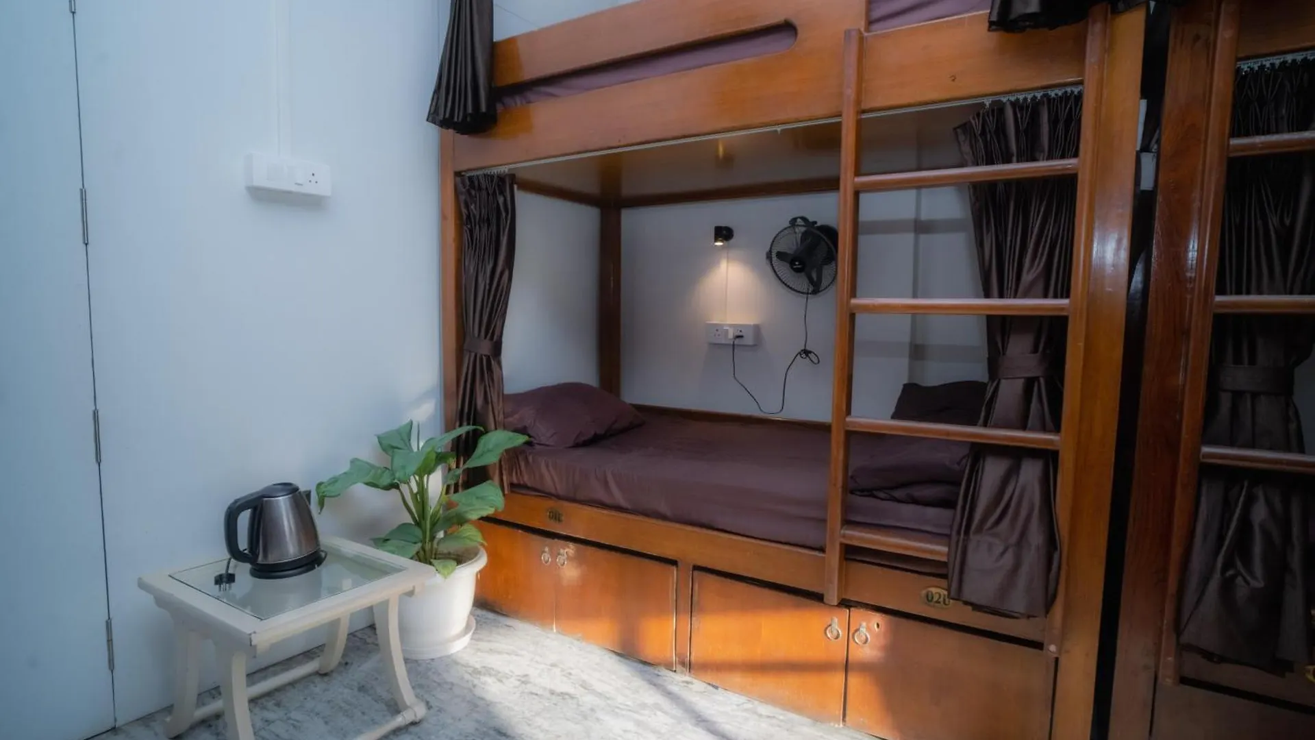 Pearl Courtyard Dormitory Varanasi 0*,