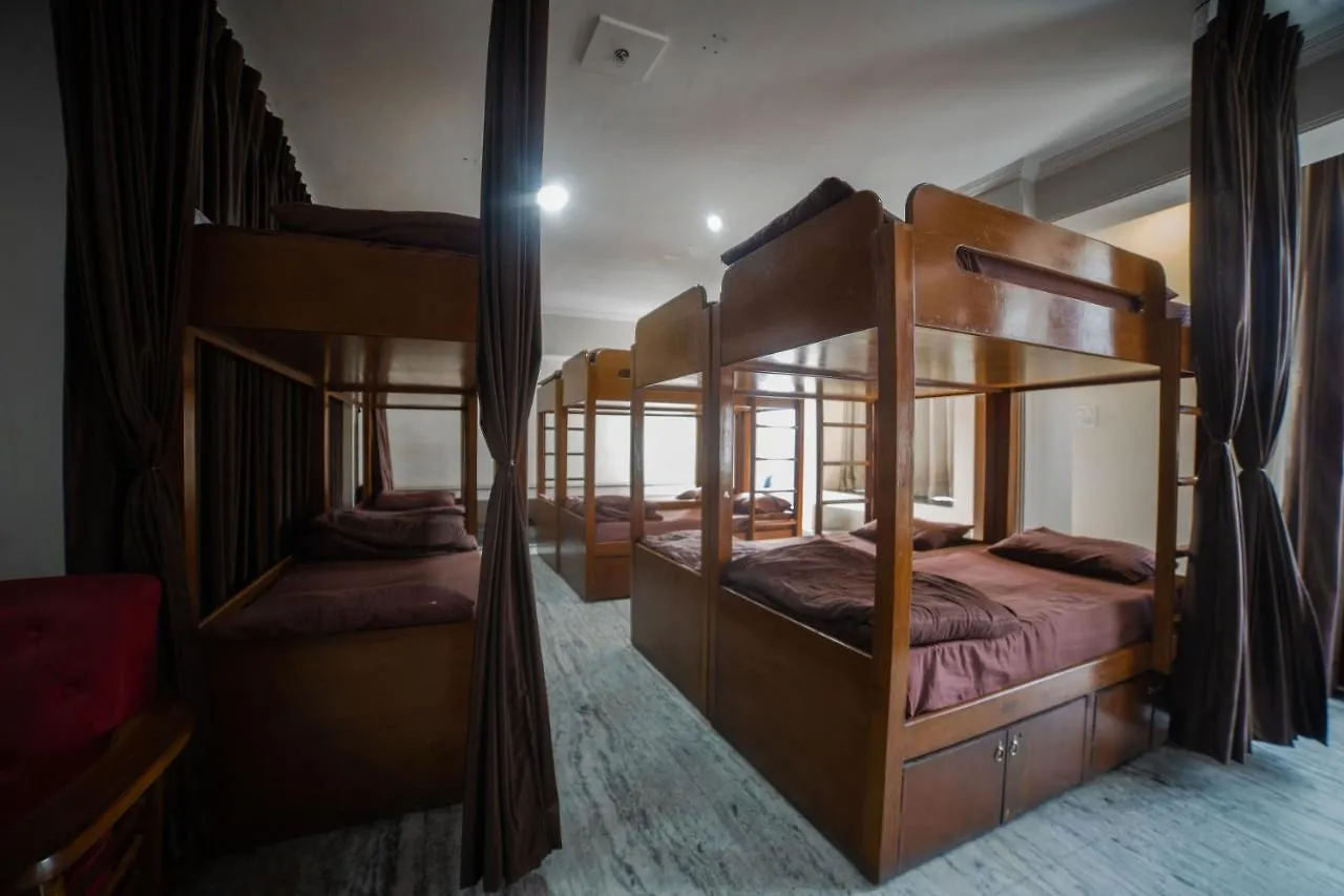 Pearl Courtyard Dormitory Βαρανάσι Hostel