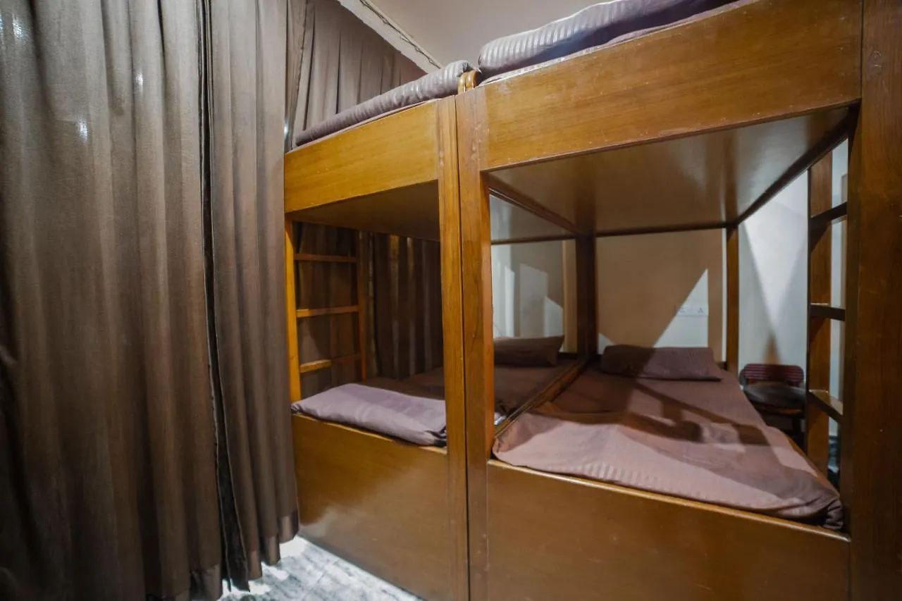 Pearl Courtyard Dormitory Βαρανάσι