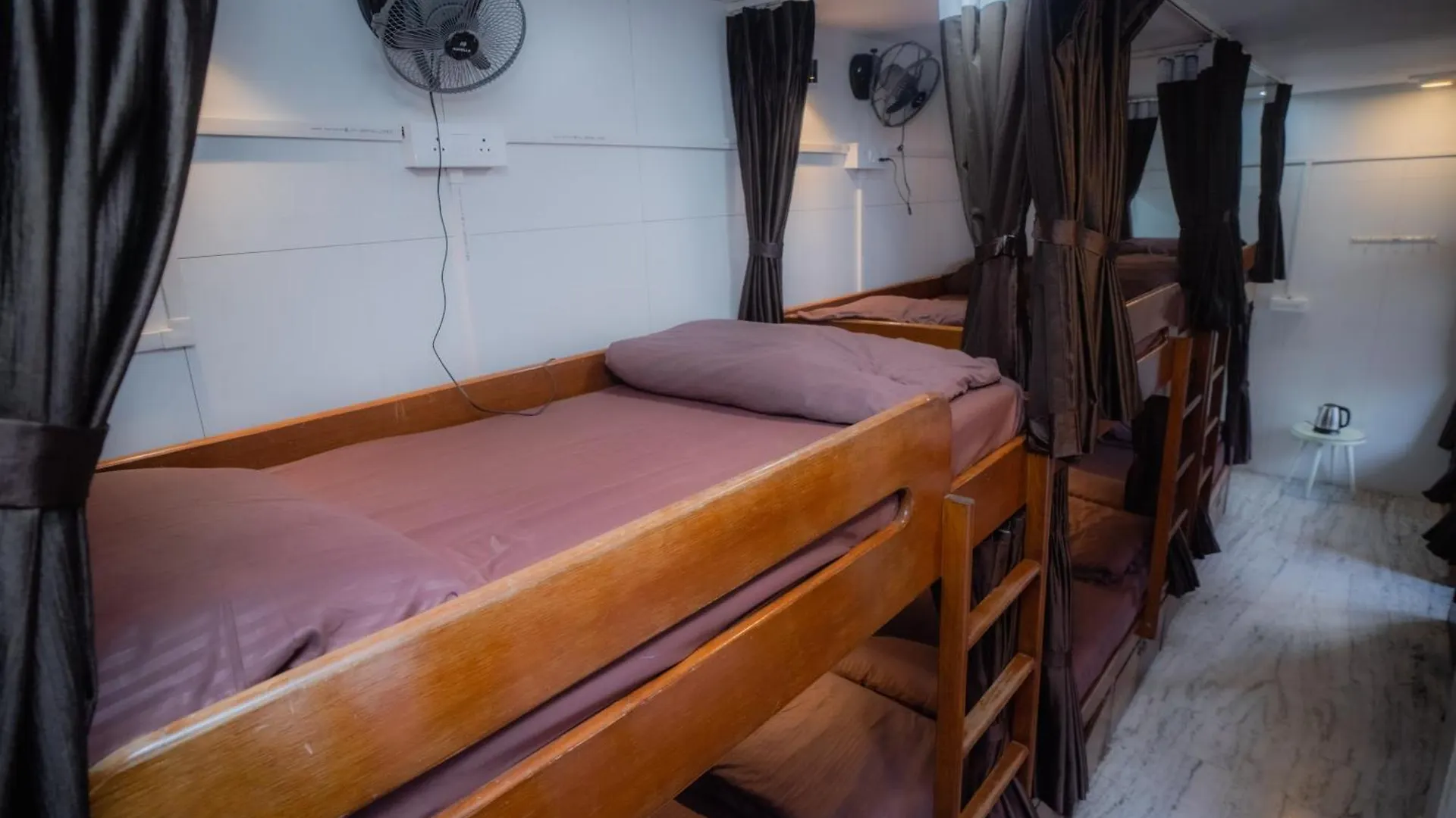 Pearl Courtyard Dormitory Βαρανάσι 0*,
