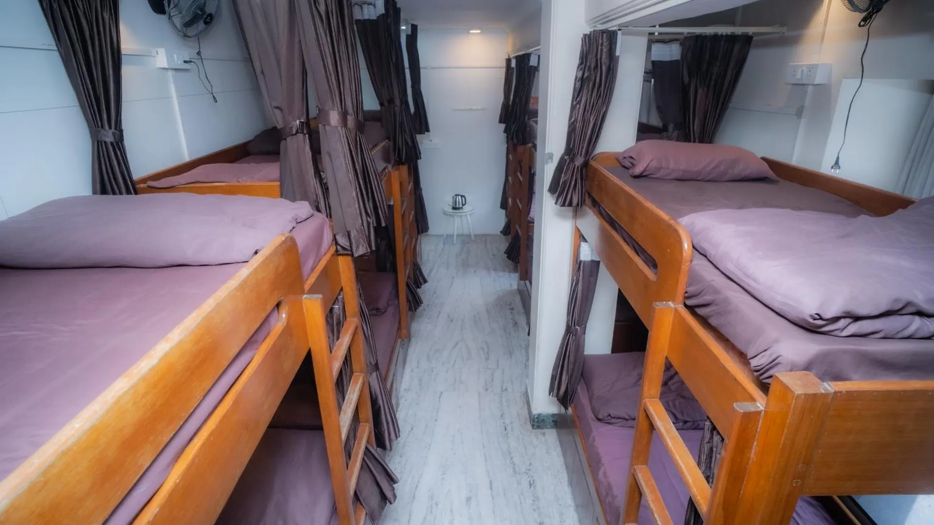 Hostel Pearl Courtyard Dormitory Βαρανάσι Ινδία