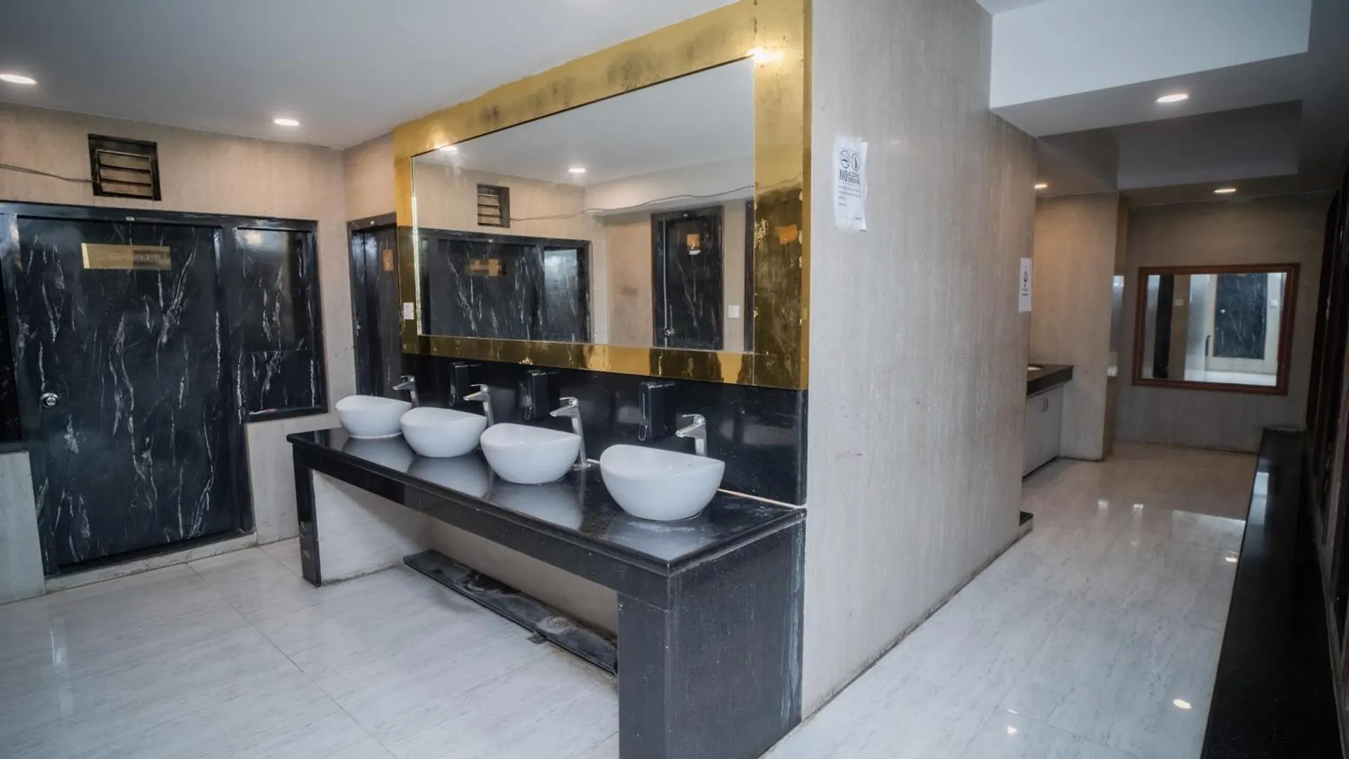 Hostel Pearl Courtyard Dormitory Βαρανάσι