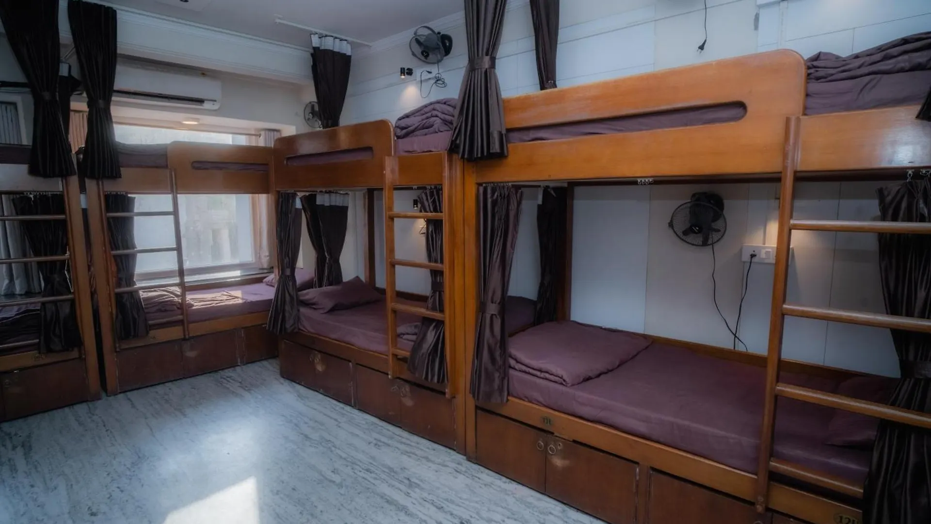 Pearl Courtyard Dormitory Βαρανάσι