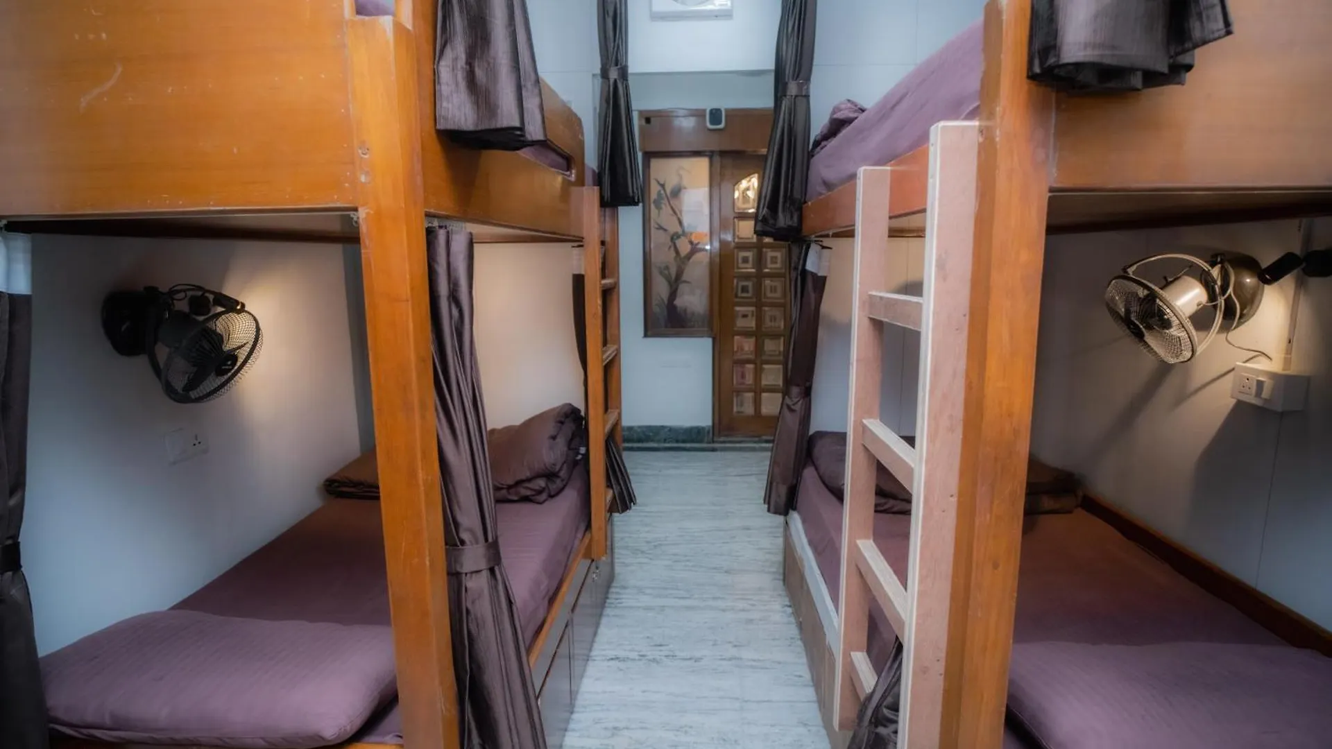 Pearl Courtyard Dormitory Βαρανάσι
